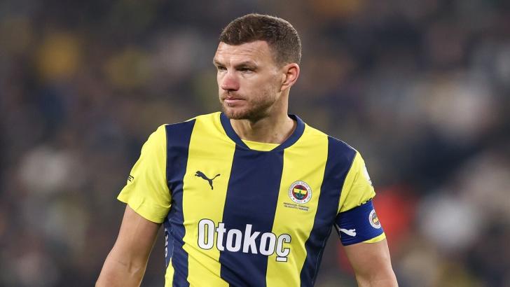 Edin Dzeko in action for Fenerbahce